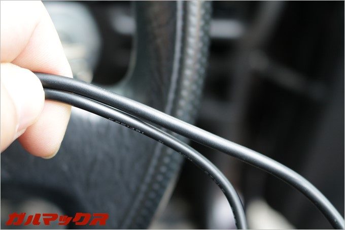 GoSafe 30Gに付属している電源ケーブルは直径が若干太いので車によってはピラーを外す必要あり。