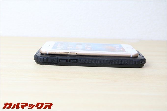 BESTEKの防水防塵iPhoneケースは見た目が非常に大きくゴツい