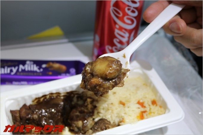 日本には無い風味の機内食にテンションが上がる事間違い無し！