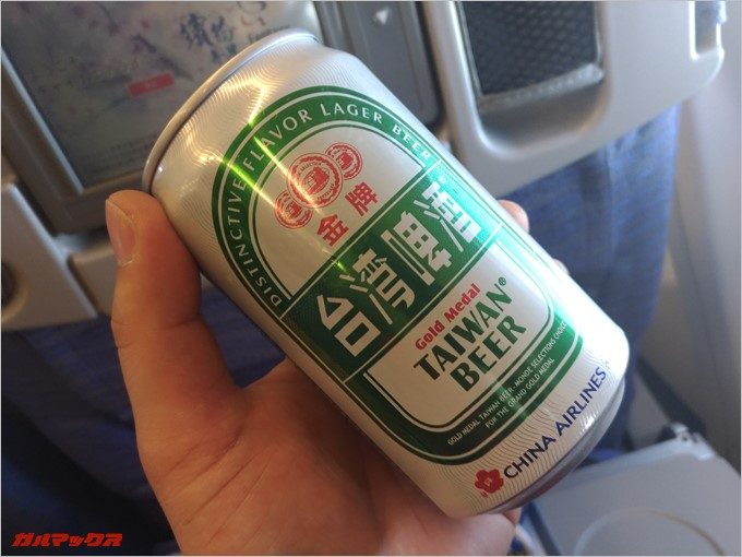 飛行機の機内で台湾ビールを堪能