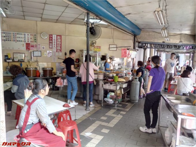 台南のローカルフード店を撮影