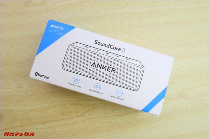 Anker SoundCore2はホワイトとブルーのAnkerカラーの外箱に入っていた