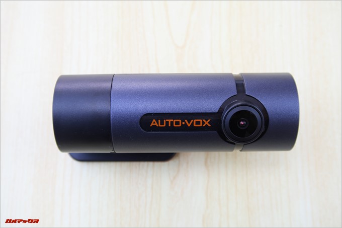 AUTO-VOX D6 PROのカメラは正面を向いています。