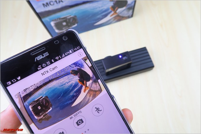 MUSON MC1AはスマートフォンとWi-Fi接続することで専用アプリでリアルタイムに捉えた映像を確認しながら操作も出来ます。