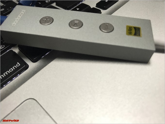 USB-Cオーディオ変換アダプター「DA134」は鋭利な形状です。