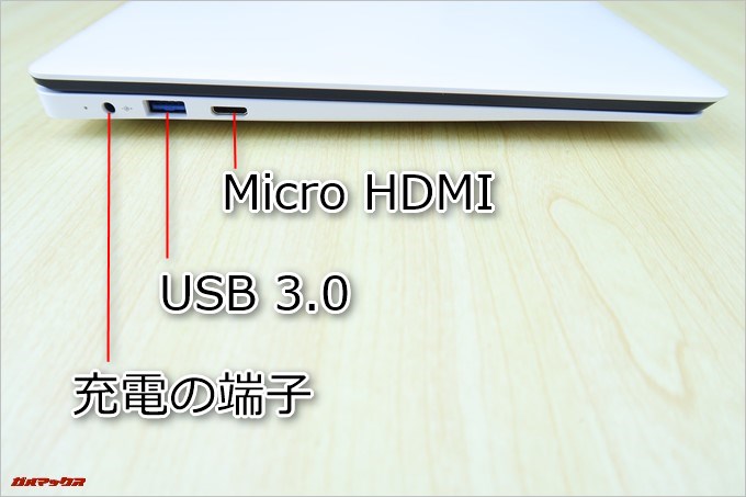 CHUWI LapBookの本体左側には充電端子の他、USB3.0、MicroHDMIが備わっています