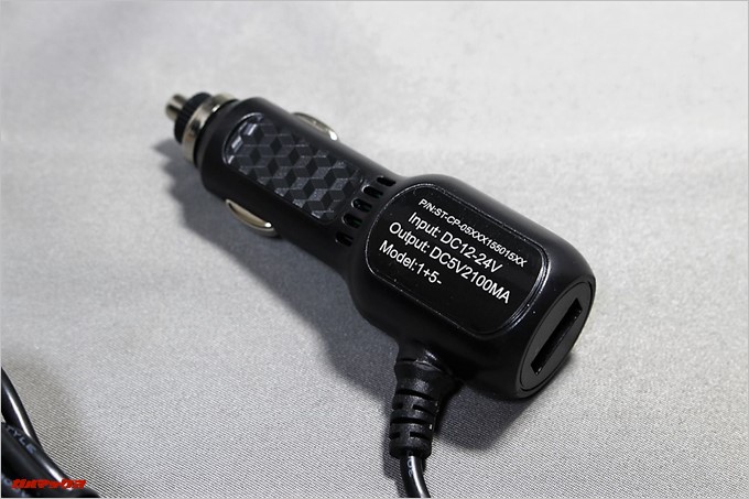 Drive Recorder DRV-1に付属のシガープラグは電源コードと一体型のタイプ