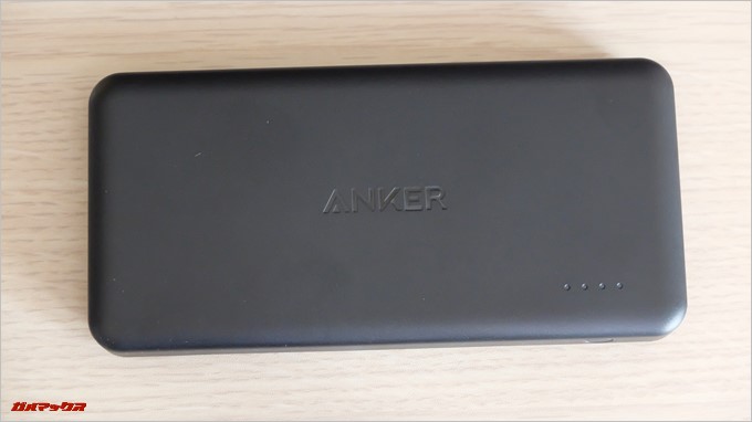 Anker PowerCore2 Slim 10000は4段階のLEDでバッテリー残量を表示します。