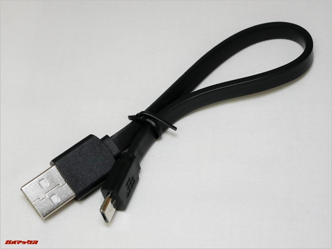 Tronsmart Edge 20000に付属するケーブルは短いMicroUSBケーブルです。USB-Cケーブルは付属していないので別途購入する必要があります。