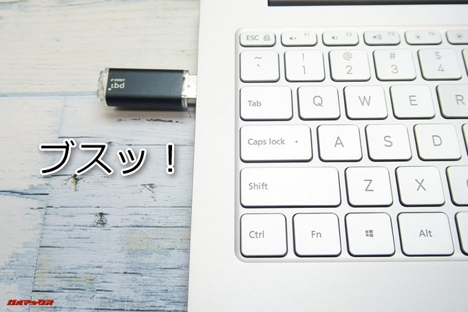 作成したインストールUSBをXiaomi Mi Notebook Air 13.3に挿しましょう