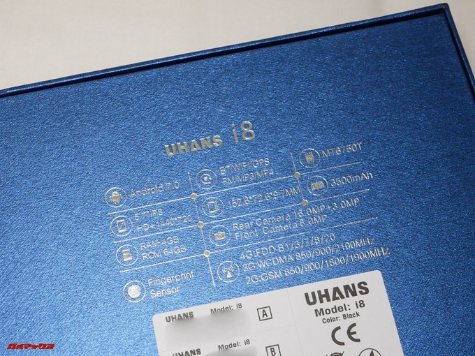 UHANS i8の外箱の裏には仕様表が記載されています。