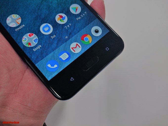 Android One X2にはホームボタンに指紋認証ユニットが搭載されている