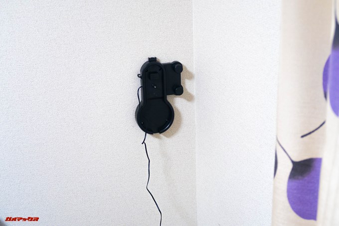 Dibea 2-in-1 Wireless Vacuum Cleaneの充電台は壁にネジで固定するタイプです。