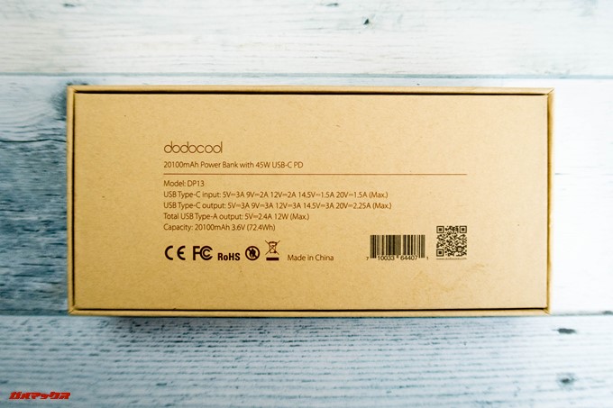 dodocool DP13の外箱背面は英語パッケージでした。