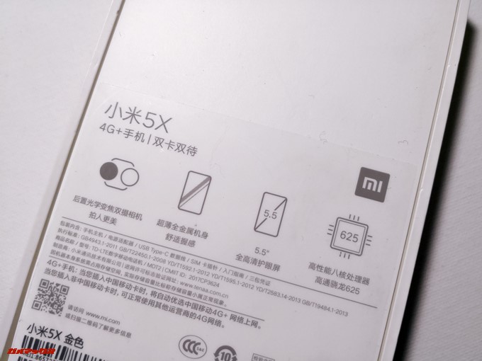 Xiaomi Mi 5Xの外箱裏には簡易的なスペックが記載されていました