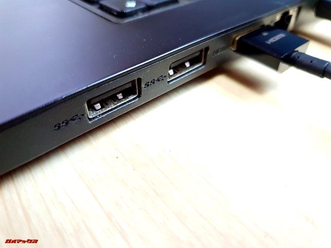REMAX RAYEN USB-Cデータケーブルは並んでいる端子の間に挿し込む場合は注意が必要