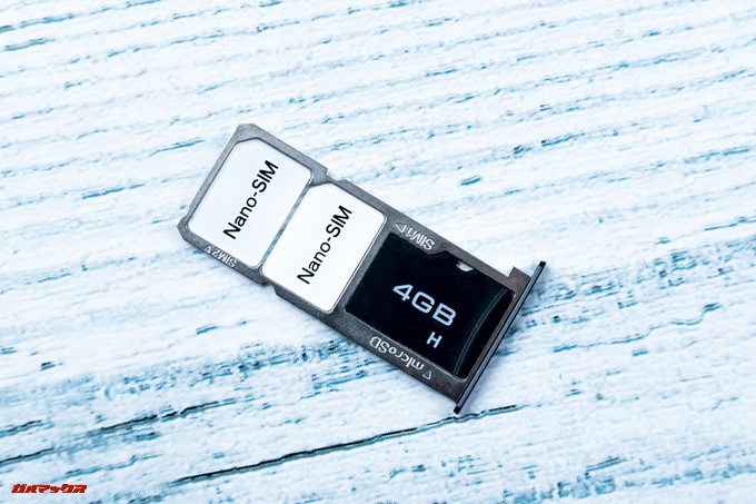 gooスマホ「g08」のSIMスロットはNanoSIMが2枚、MicroSDが1枚入るトリプルスロットです