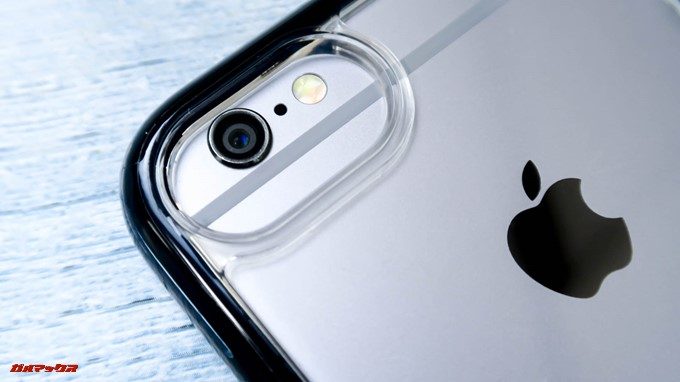 ArtificのMIL規格iPhoneケースはiPhone6の場合、カメラ周りの開口部が広い