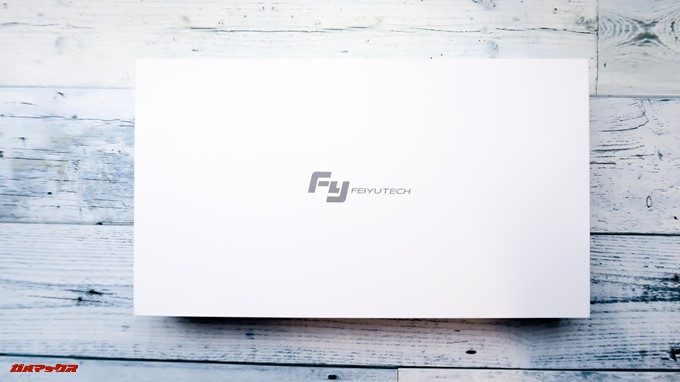 Feiyu Tech G5の内箱は真っ白でロゴが入っています。