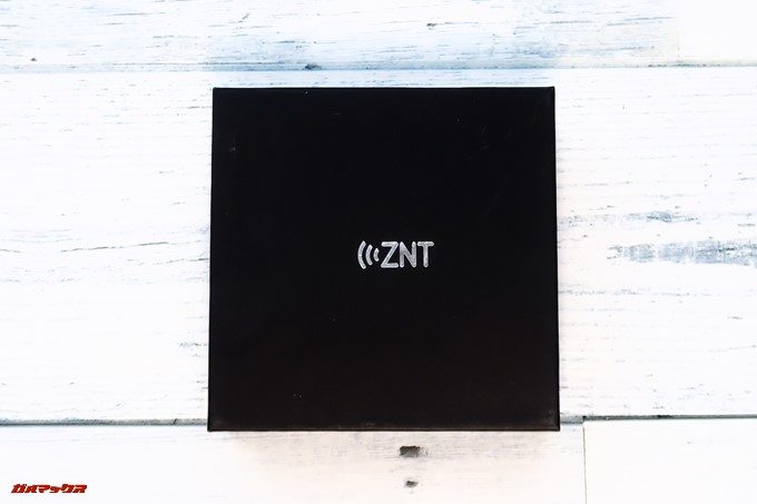 ZNT AirFits Iは真っ黒な箱に入ってます。