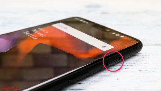 OnePlus 6は本体の右側に3段トグルスライダーが備わっています。
