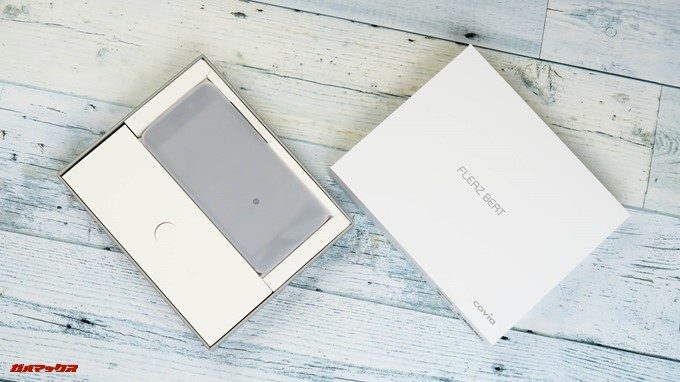 FLEAZ BEATは蓋を開けるとドドーンと本体が入っています。
