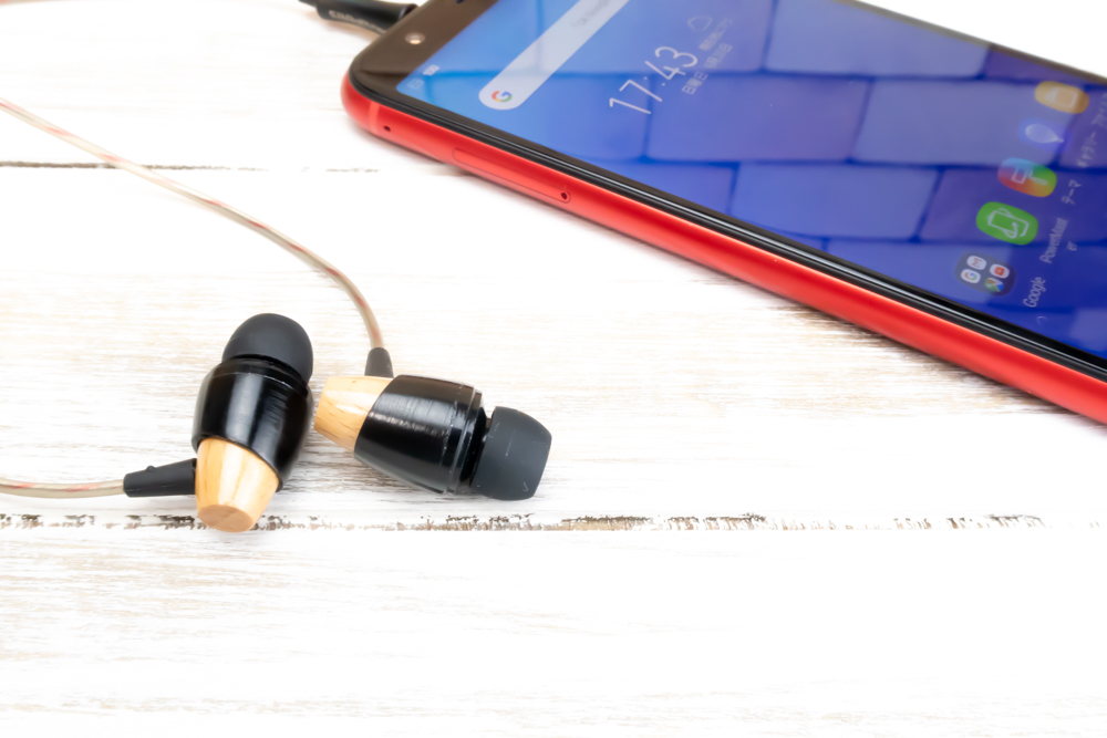 ZenFone Max M1はイヤホン端子を備えているのでお気に入りのイヤホンやヘッドホンを利用可能です。