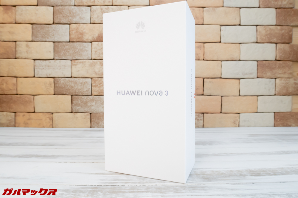 Huawei nova 3の外箱はホワイト