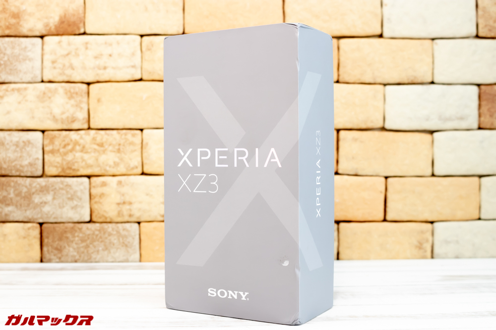 Xperia XZ3はいつもどおりのグレーのボックスに入って届きました。