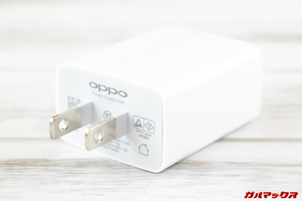 OPPO R17 Neoの充電器は急速充電器。