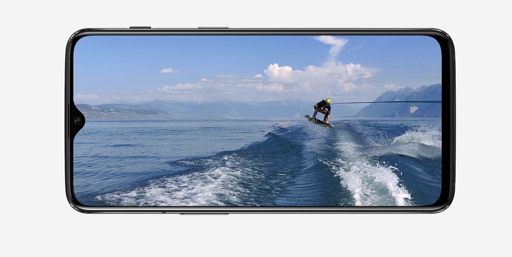 OnePlus 6Tは水滴型のノッチディスプレイを搭載。もちろん有機ELパネルです。
