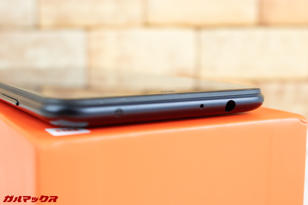 Xiaomi Redmi Note 6 Proにはイヤホンジャックが備わっています。