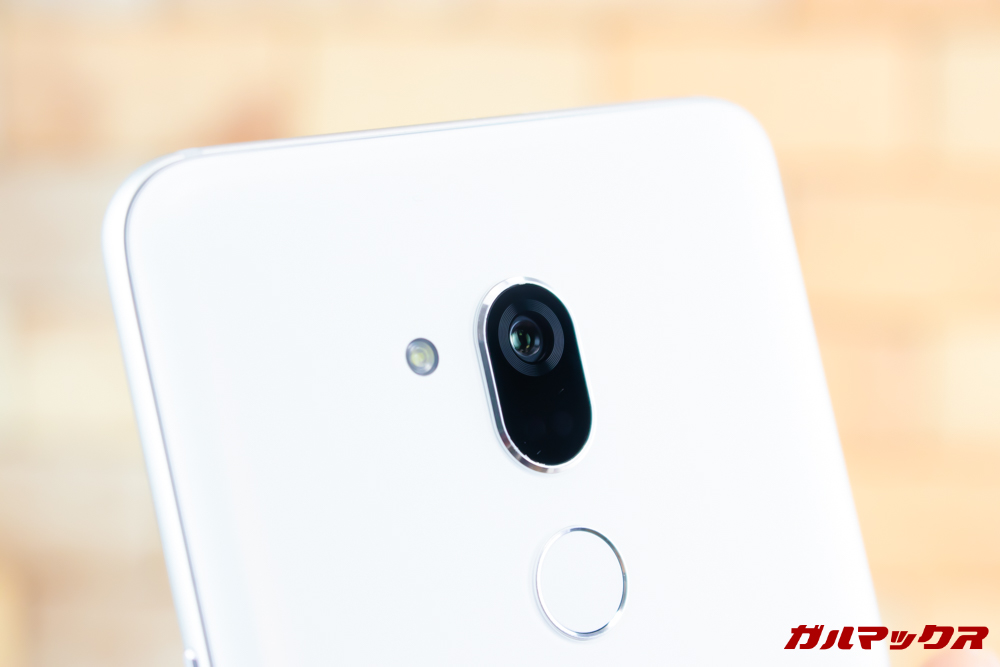 Android One X5のメインカメラはシングルカメラ。