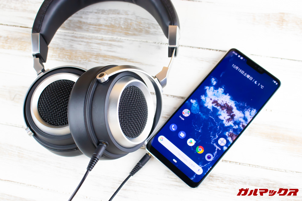 Android One X5は有線のイヤホンやヘッドホンを利用可能です。