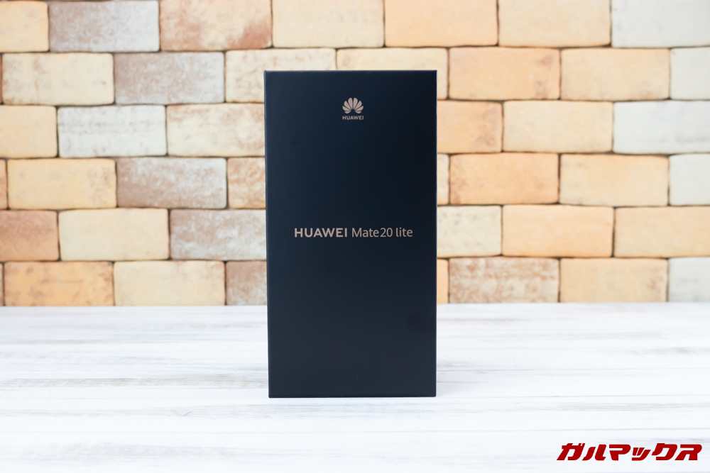 Huawei Mate 20 liteの外箱はブラックボックス。