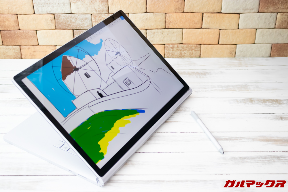 Surface Book 2はスタイラスペン入力が可能です。