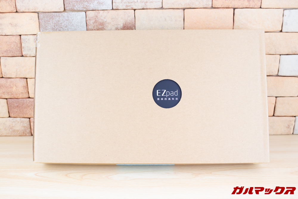 Jumper EZbook X1の外箱は化粧箱が傷つかない外装箱に入っています。