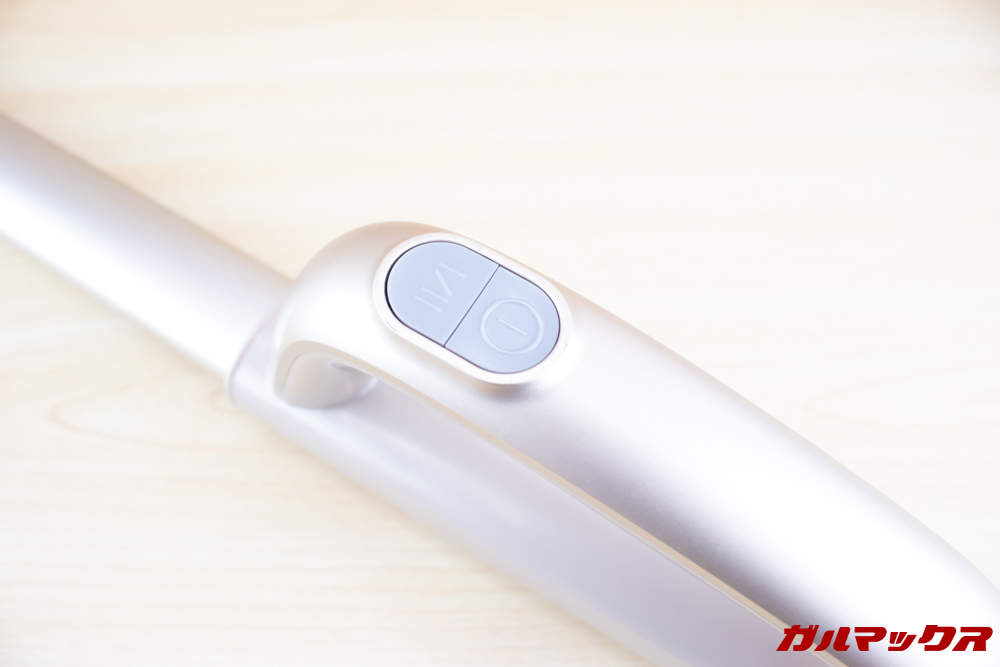 Xiaomi JV71 Vacuum Cleanerは取っ手部分で電源や吸引力のコントローラーも備わっています。