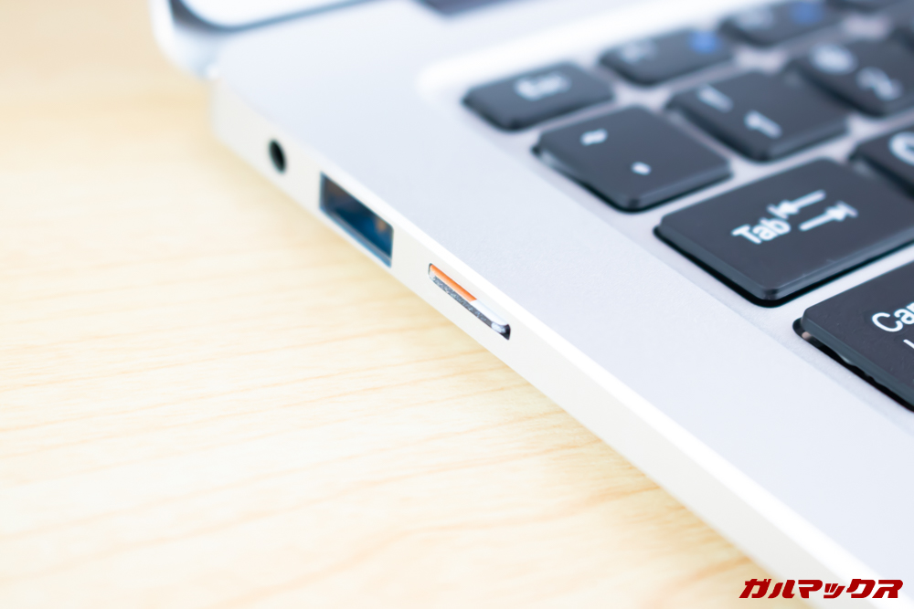 Jumper EZbook 3 ProはMicroSDで簡単に容量を拡張出来ます。