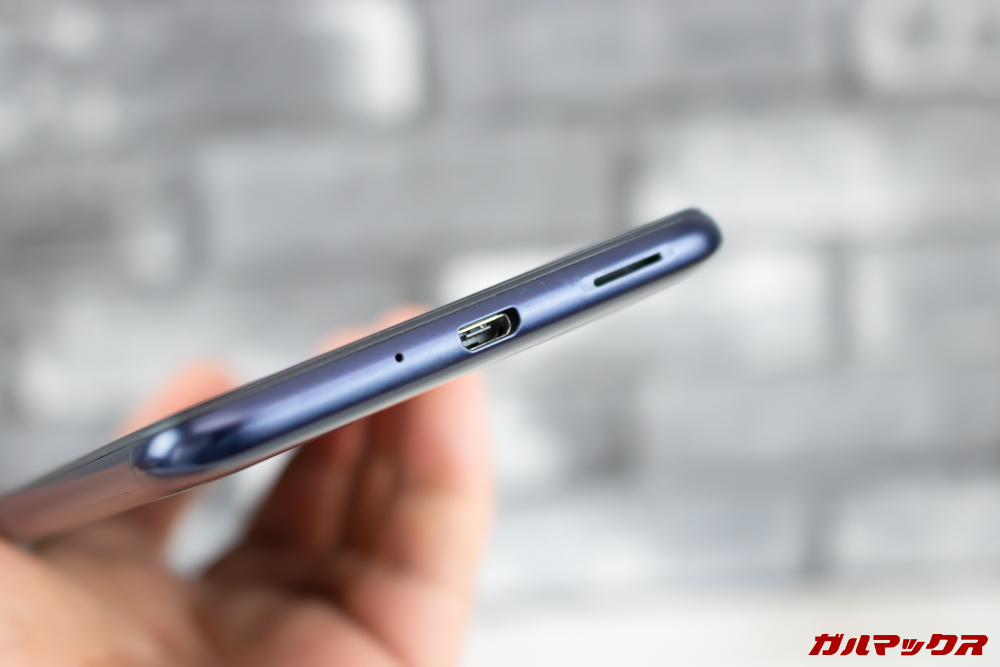 ZenFone Max (M2)の本体下部にはイヤホン端子とスピーカーを搭載。