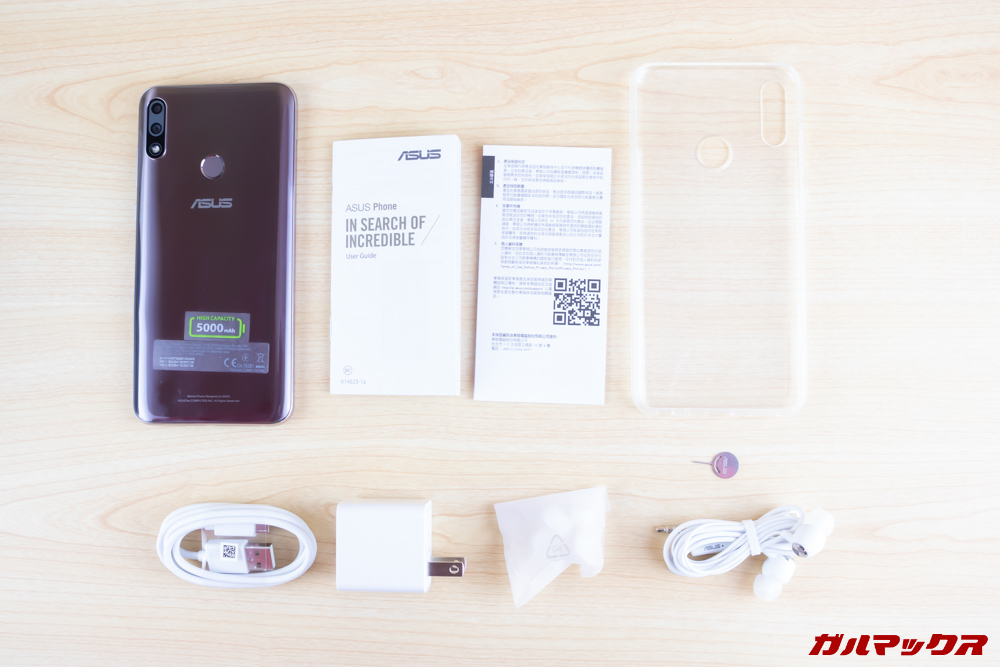 ZenFone Max Pro (M2)は保護ケースなども付属する豪華なパッケージとなっています。