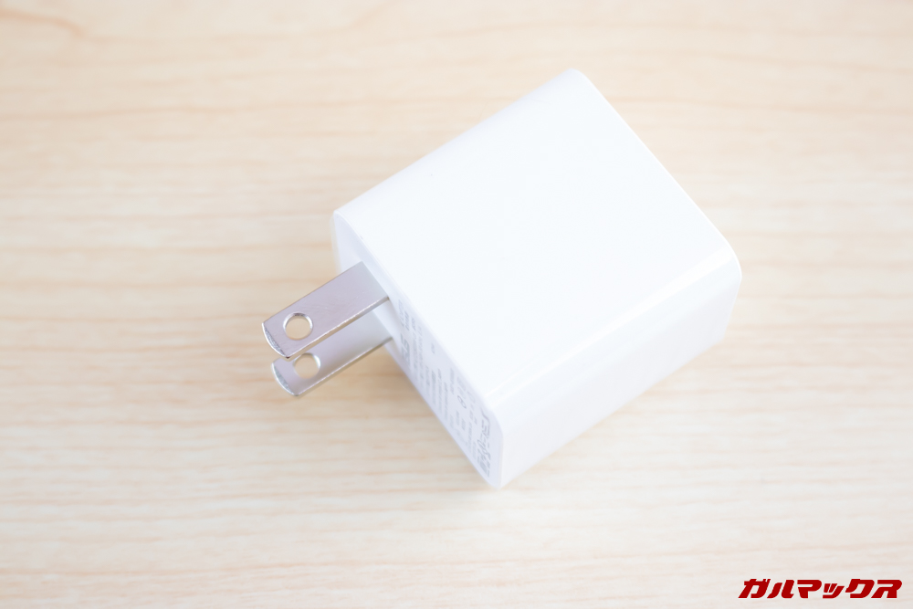ZenFone Max Pro (M2)の充電器は急速充電器が付属しています。