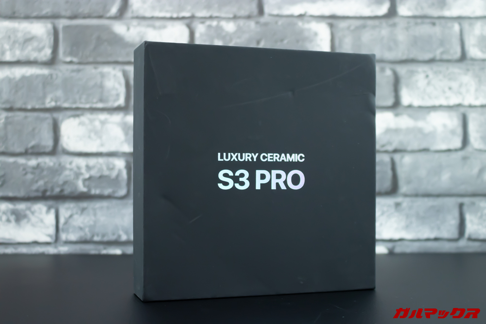 UMIDIGI S3 Proは平べったい箱に入って届きました。