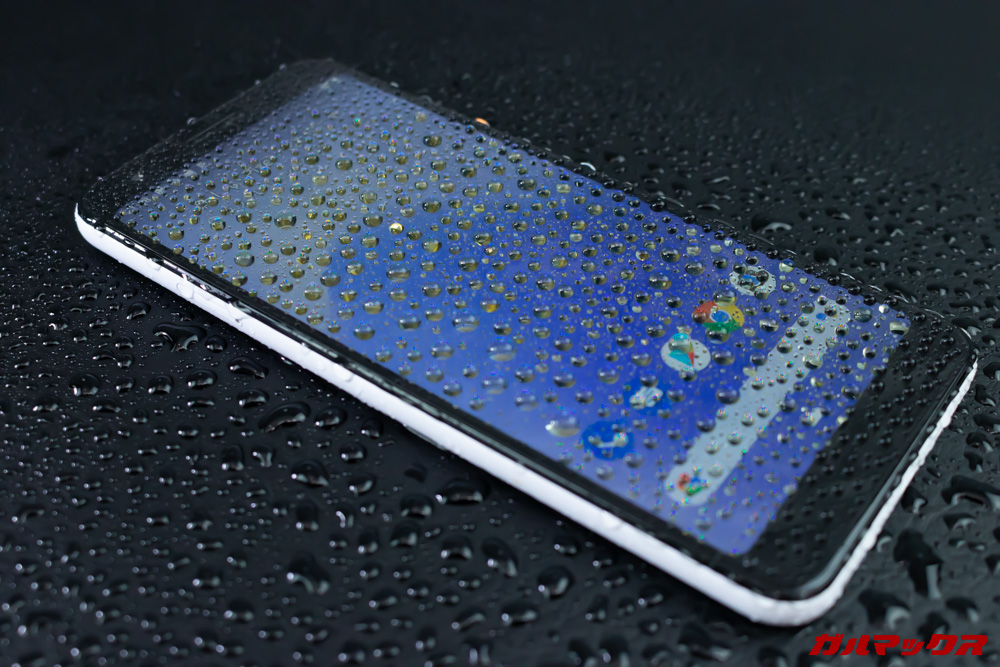 Google Pixel 3a/3a XLは雨天での利用も問題ない防水防塵性能を持っています。