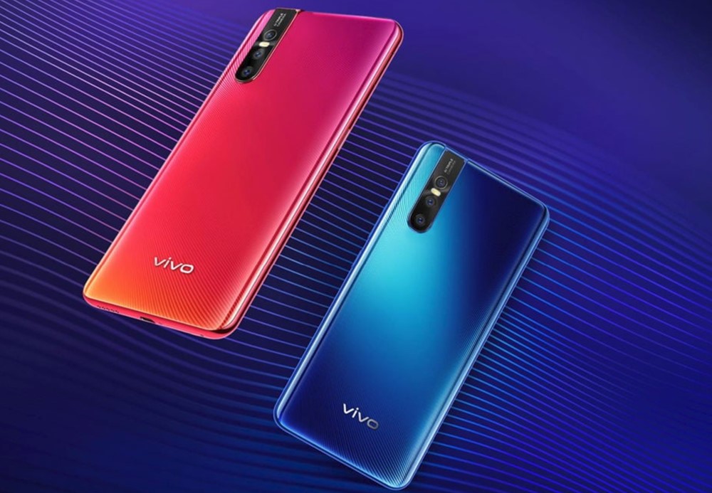 vivo V15 Proは赤と青のカラーを選べます。