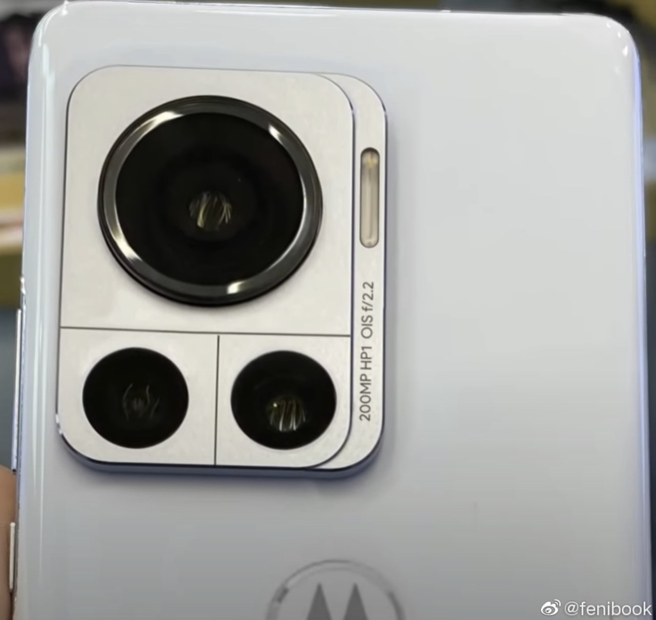 2億画素カメラ搭載Motorolaスマートフォン