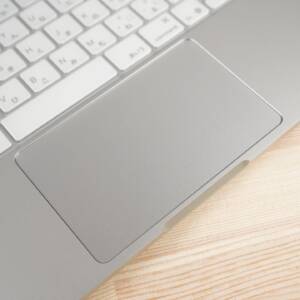 MacBook Neoのトラックパッドは物理式だからクリック音を小さくできないのが痛い。感圧式と比較